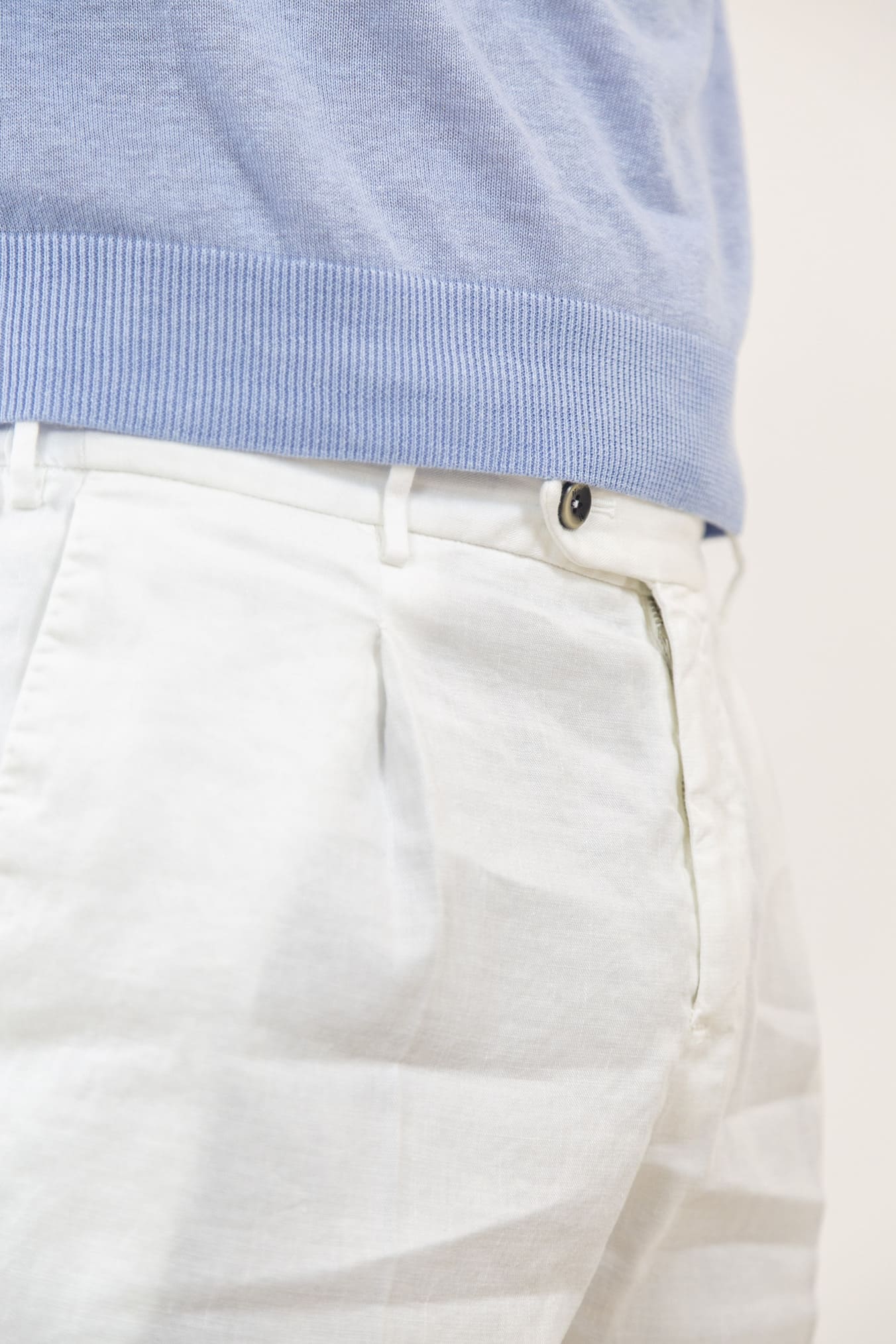 PT Bermuda shorts with pleats and removable drawstring in white linen and cotton