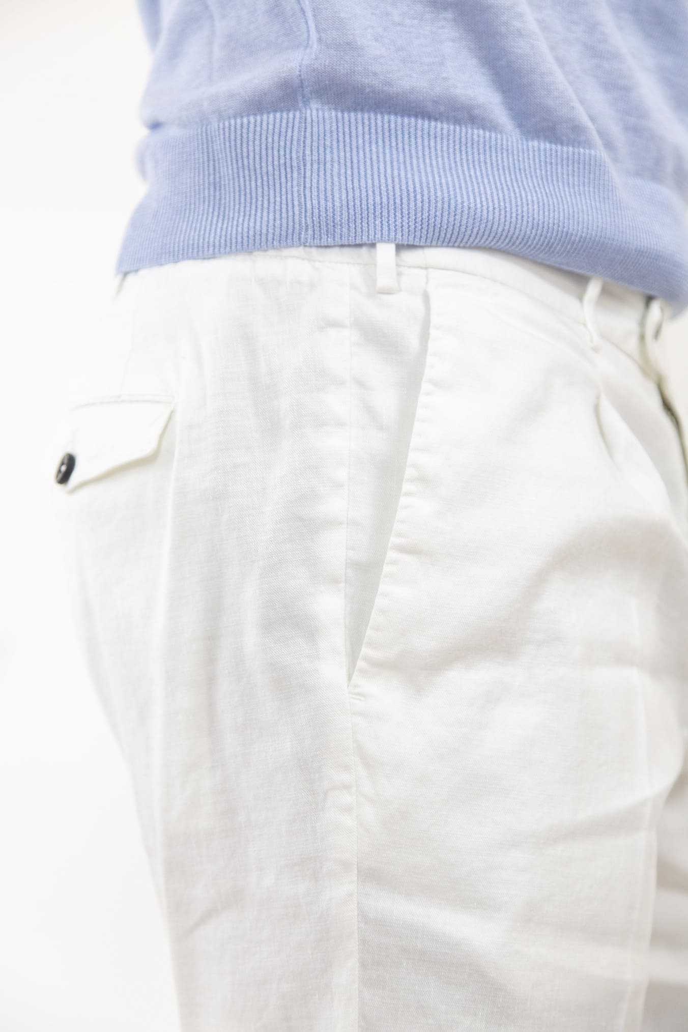 PT Bermuda shorts with pleats and removable drawstring in white linen and cotton