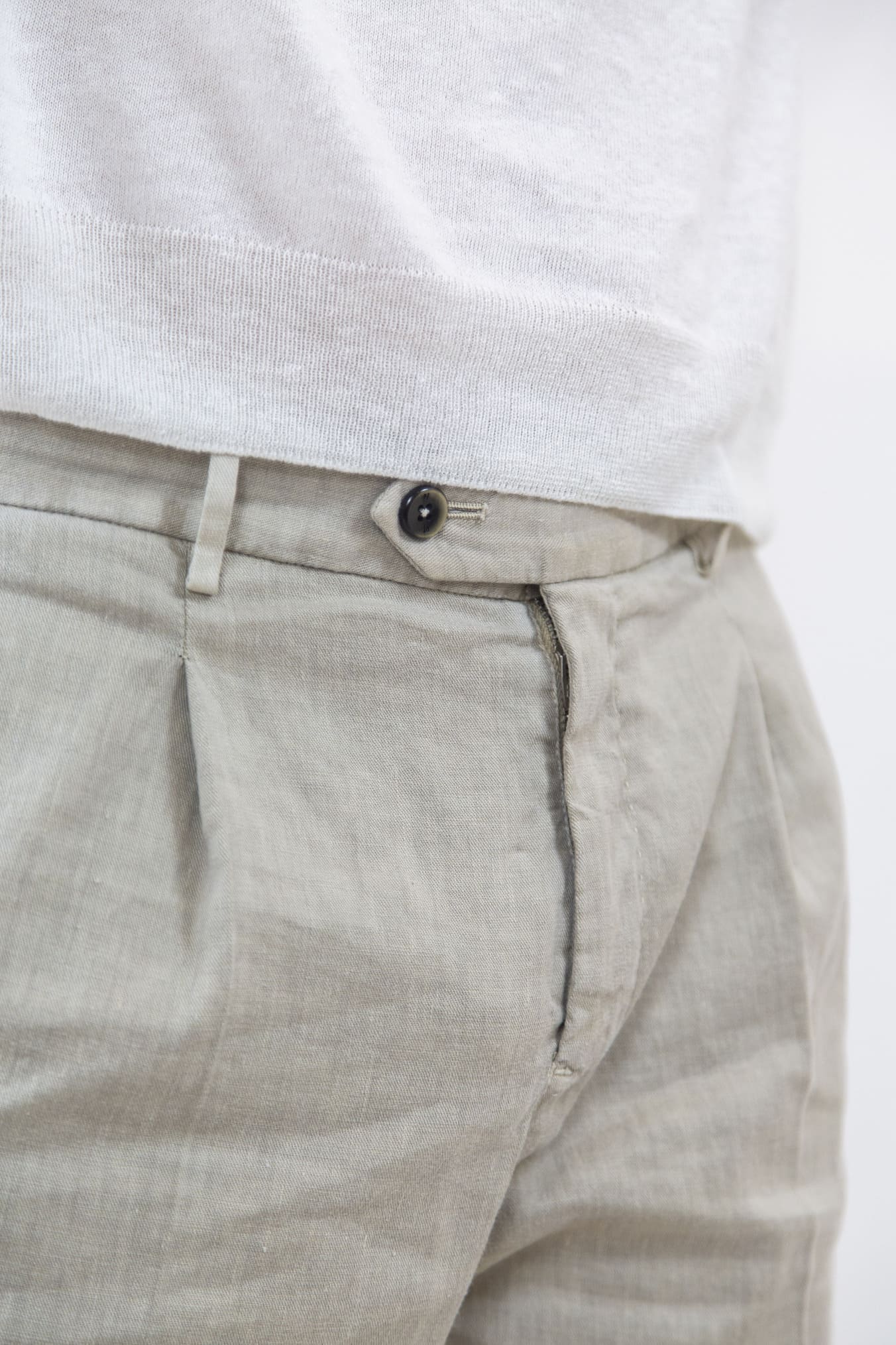 PT Bermuda shorts with pleats and removable drawstring in light beige linen and cotton