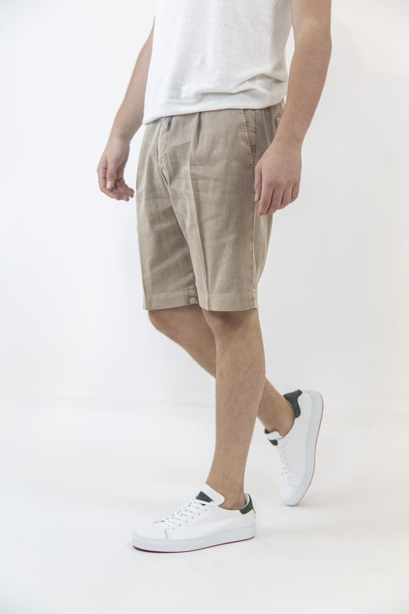 PT Bermuda shorts with pleats and removable drawstring in beige linen and cotton