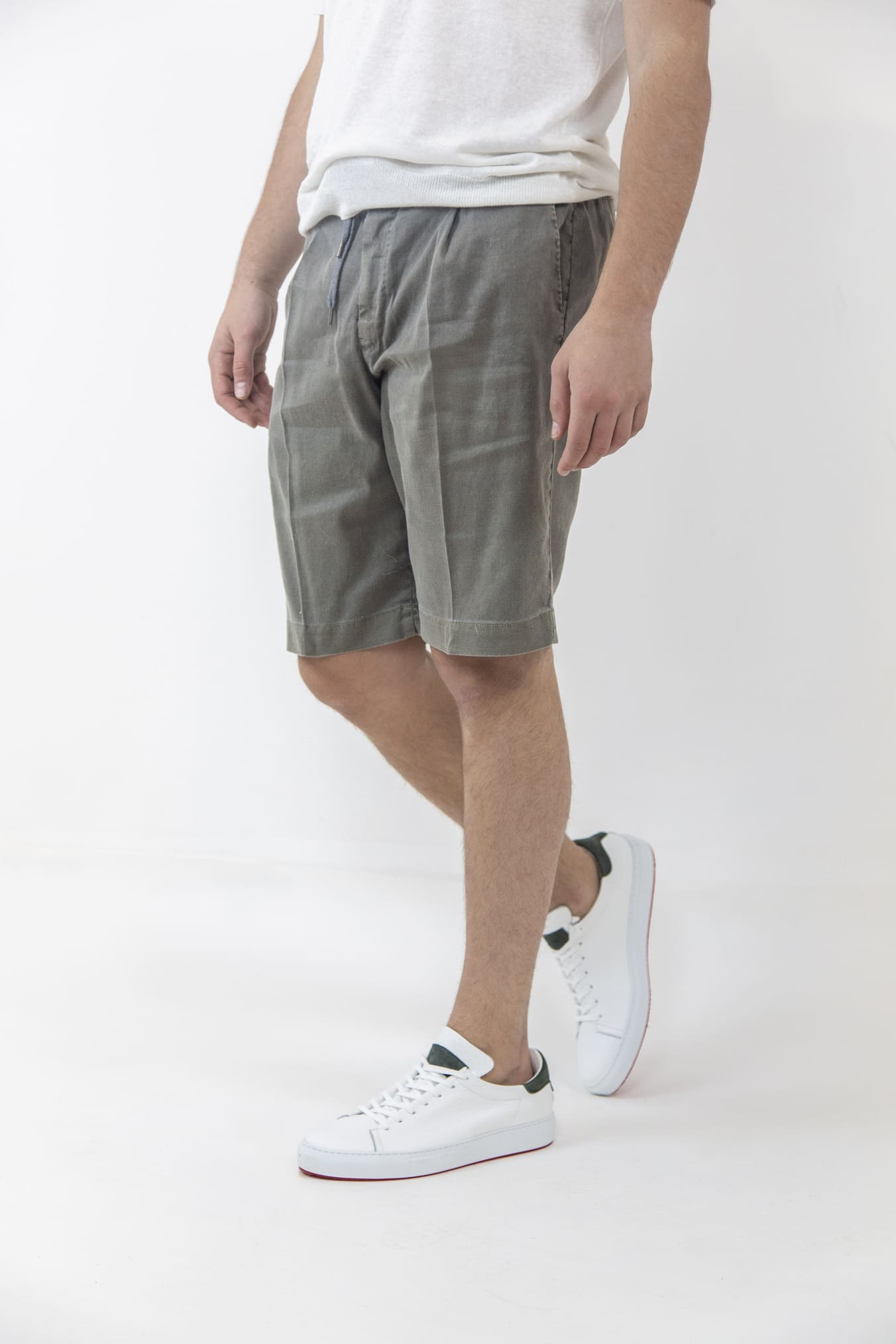 PT Bermuda shorts with pleats and removable drawstring in gray linen and cotton