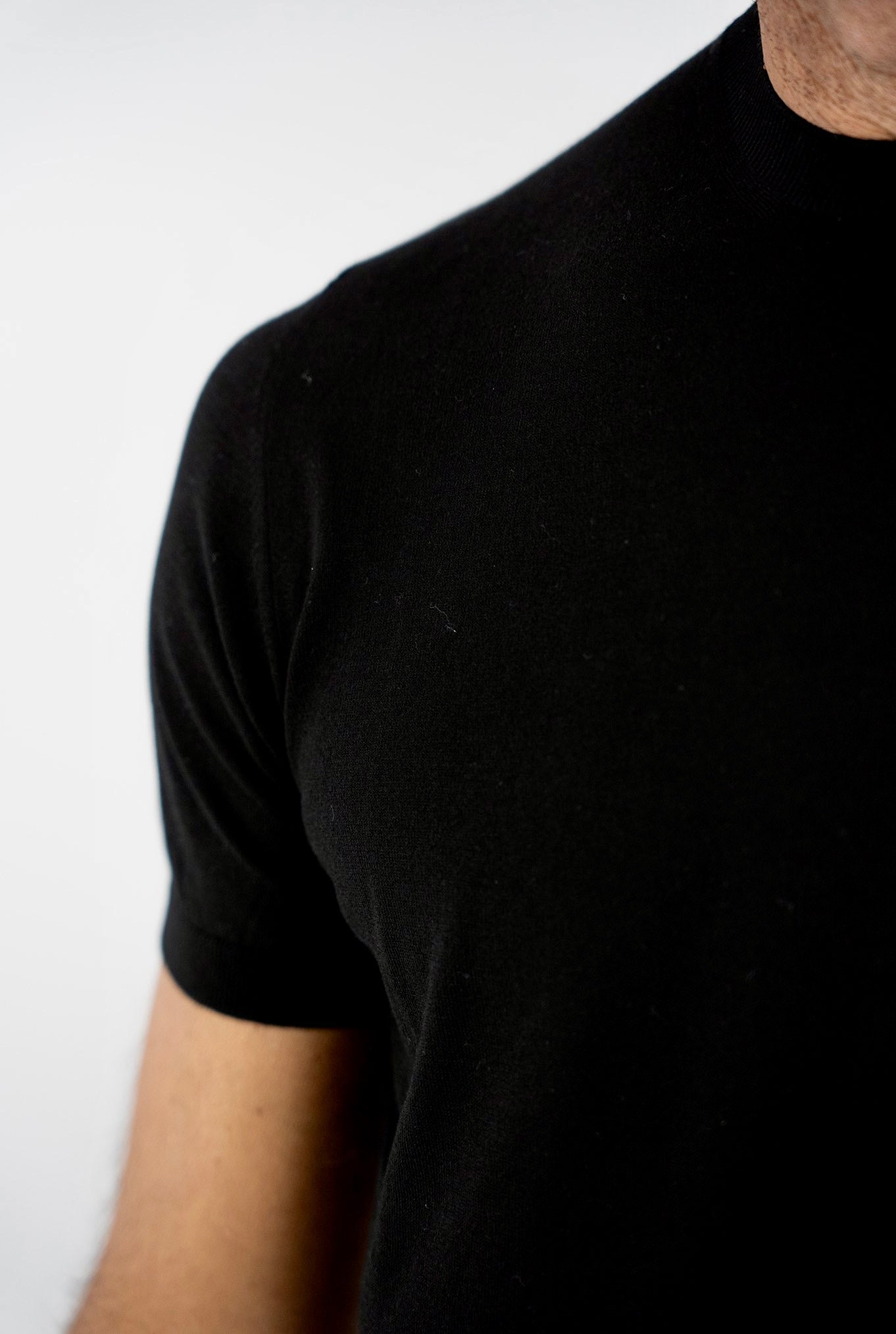 GUARINO Black Cotton Short Sleeves Round Neck Shirt